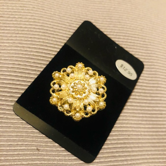 Jewelry - Beautiful Fashion Adjustable Ring ~ NEW